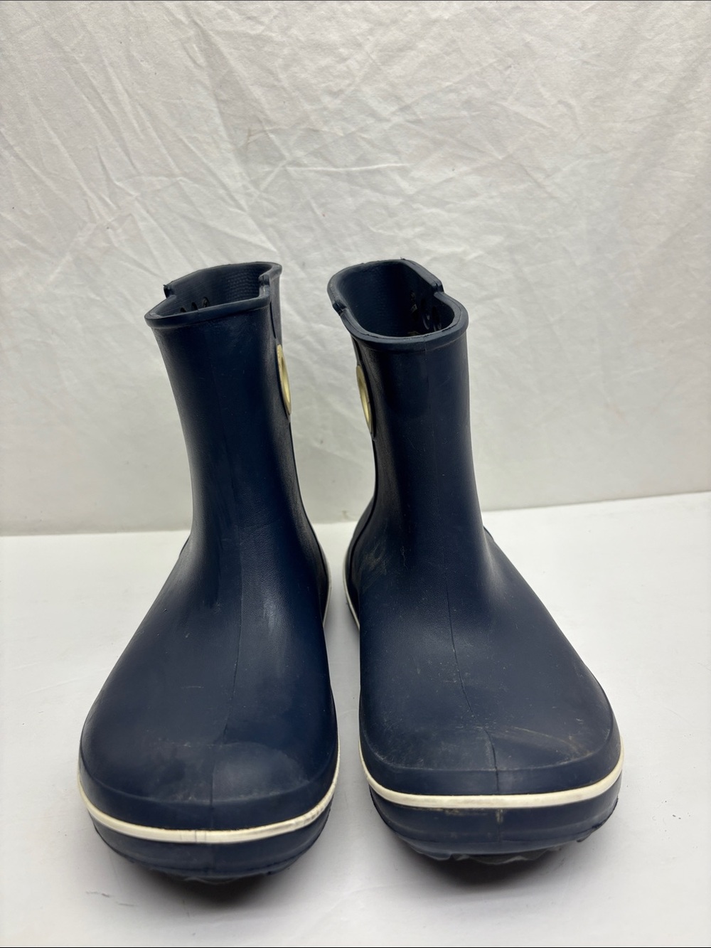 Crocs Navy rain boots for women’s SZ 8, box 1 (BA)